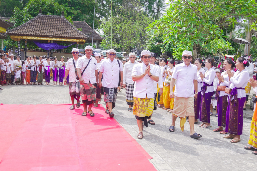 Bupati Giri Prasta Mendem Pedagingan di Pura Dalem Kekeran, Selanbawak, Tabanan